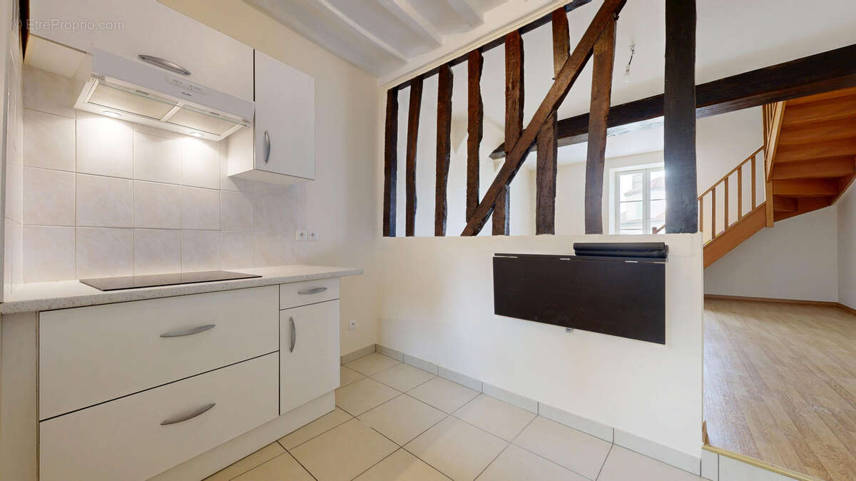 Appartement à NEAUPHLE-LE-CHATEAU