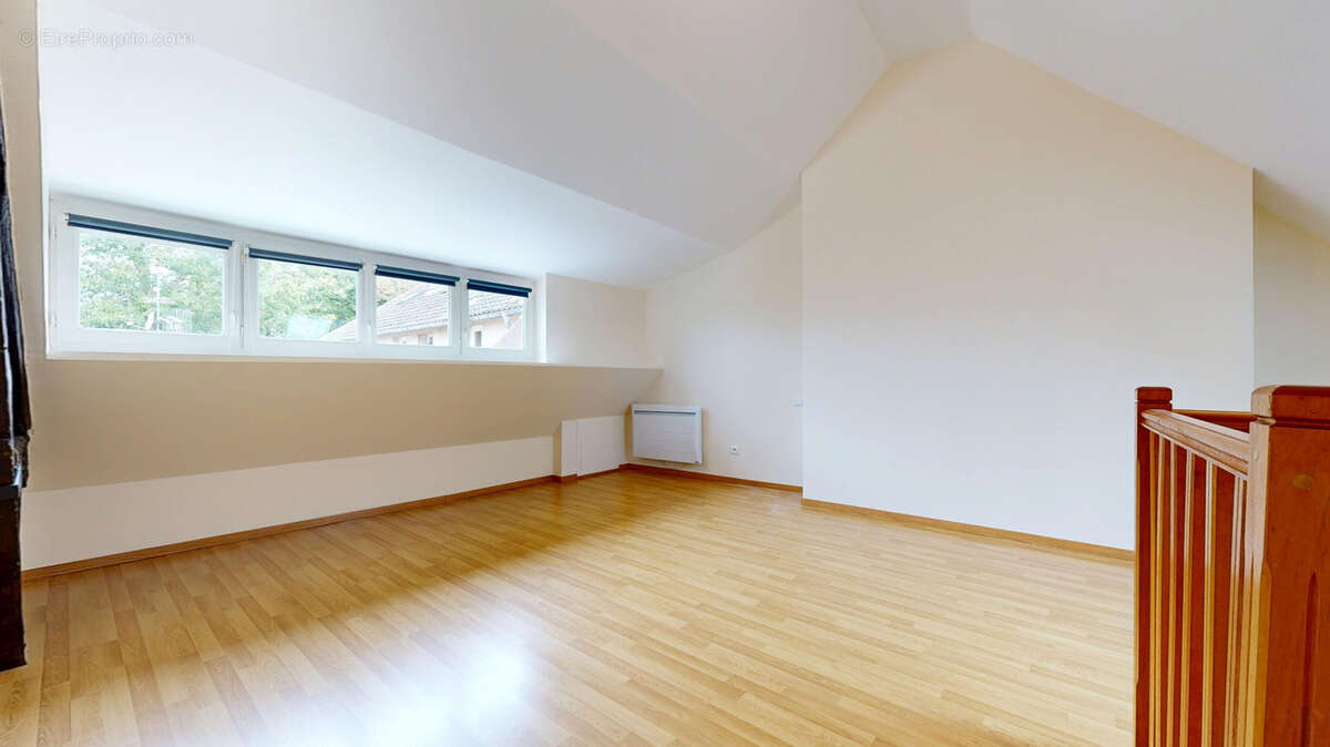 Appartement à NEAUPHLE-LE-CHATEAU