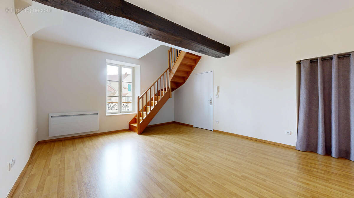 Appartement à NEAUPHLE-LE-CHATEAU