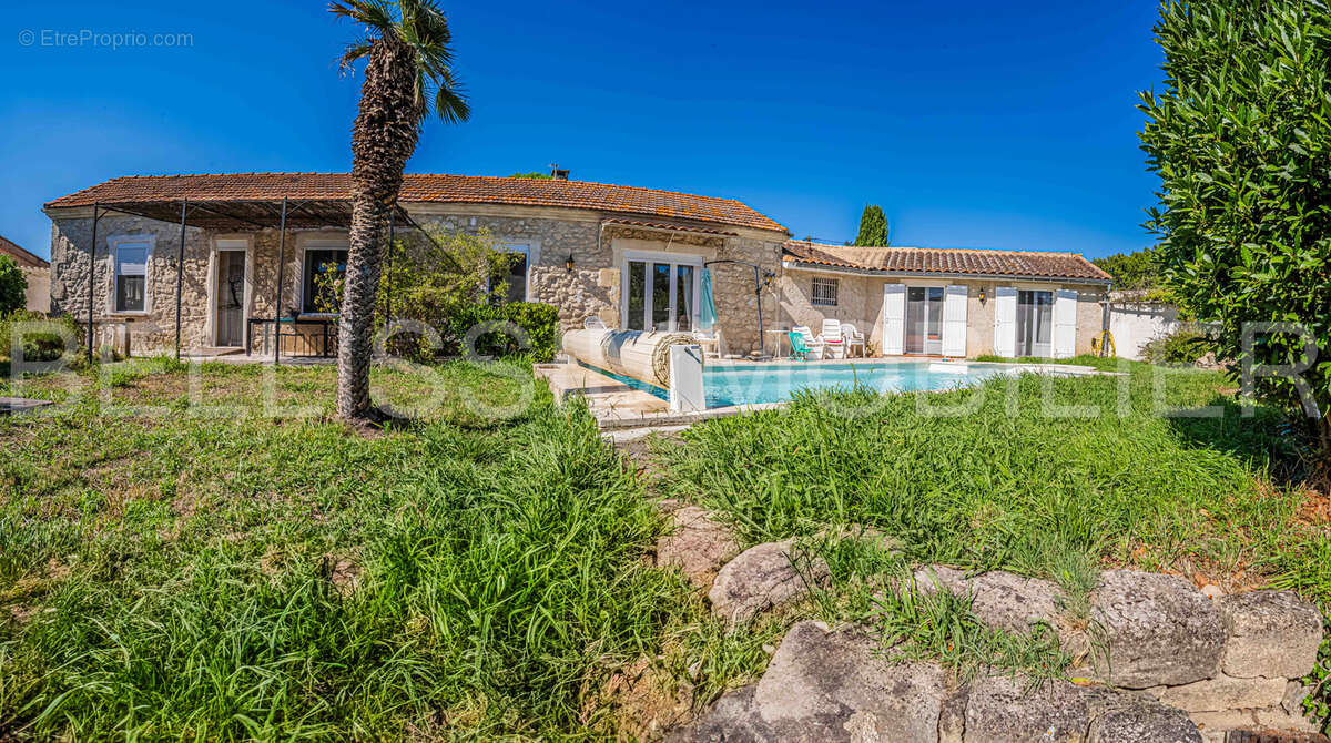 Maison à FONTVIEILLE