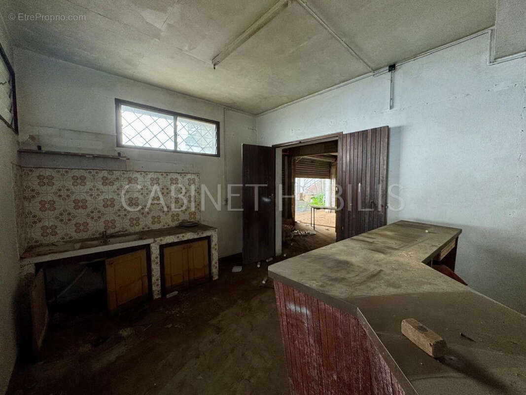 Commerce à SAINT-LEU