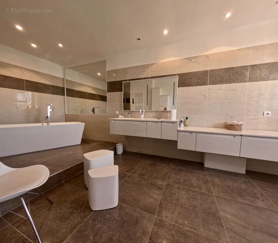 Maison à SOLLIES-VILLE