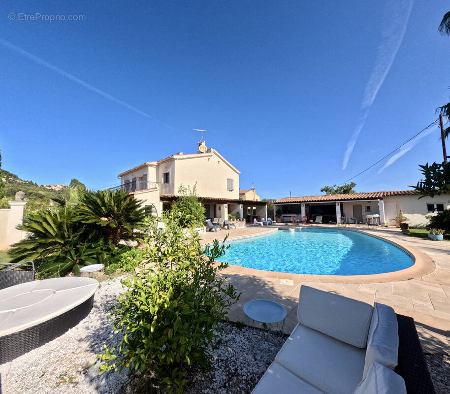 Maison à SOLLIES-VILLE