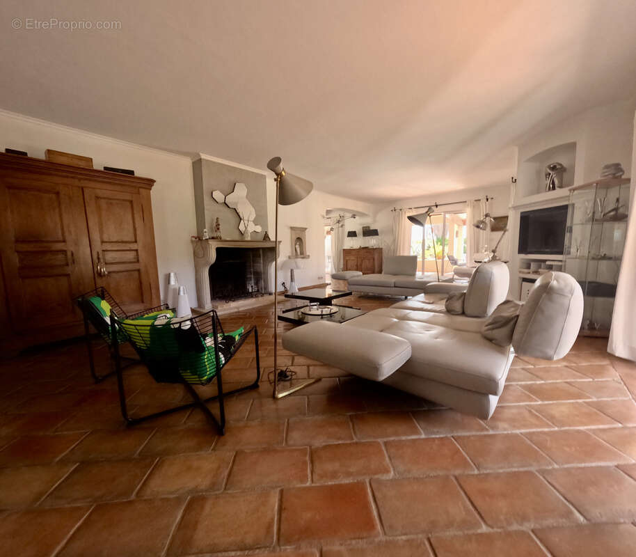 Maison à SOLLIES-VILLE