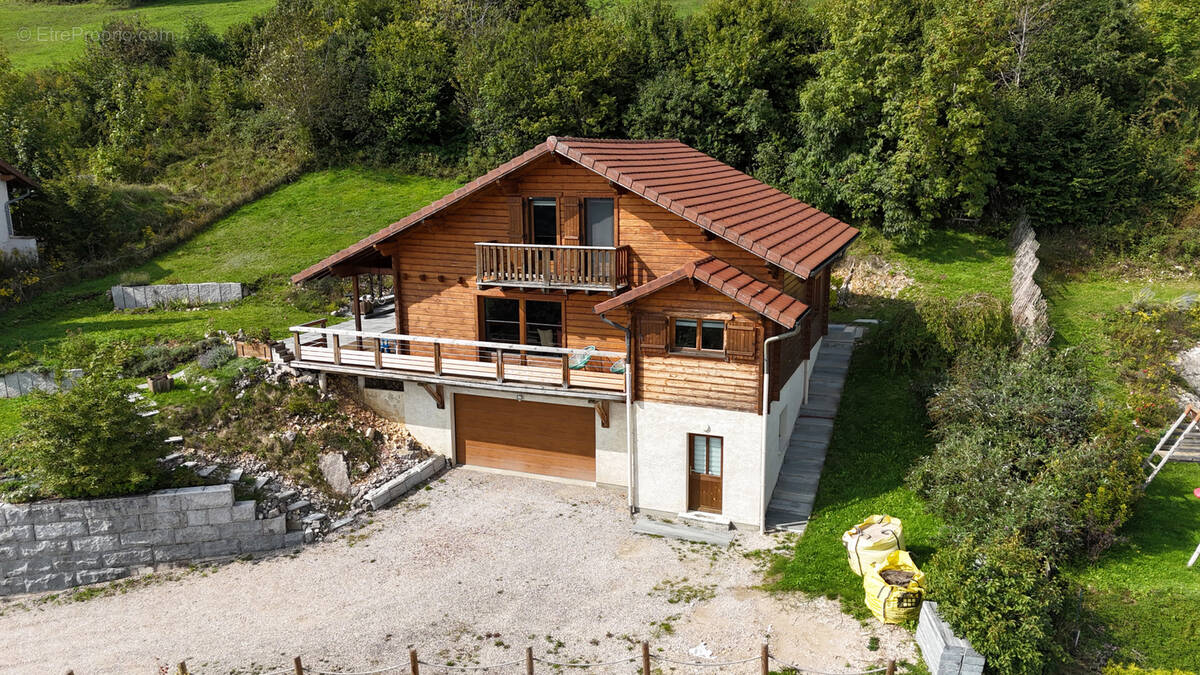 Maison à CHARMAUVILLERS