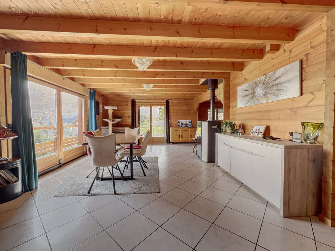 Maison à CHARMAUVILLERS