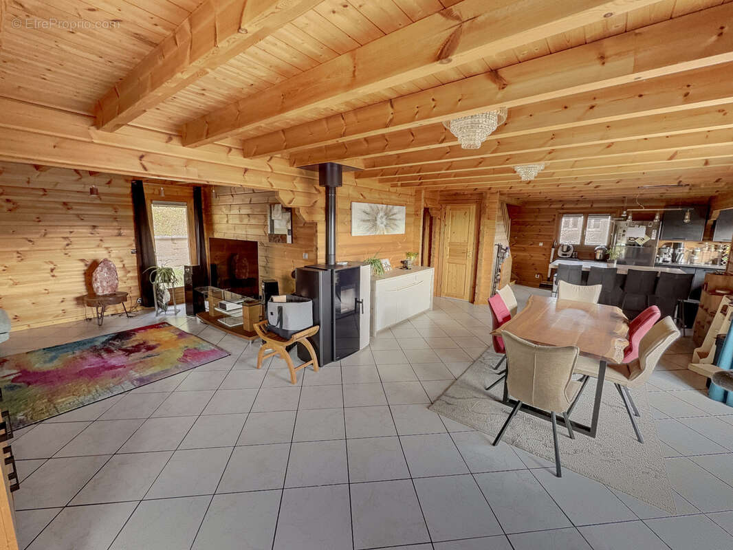 Maison à CHARMAUVILLERS