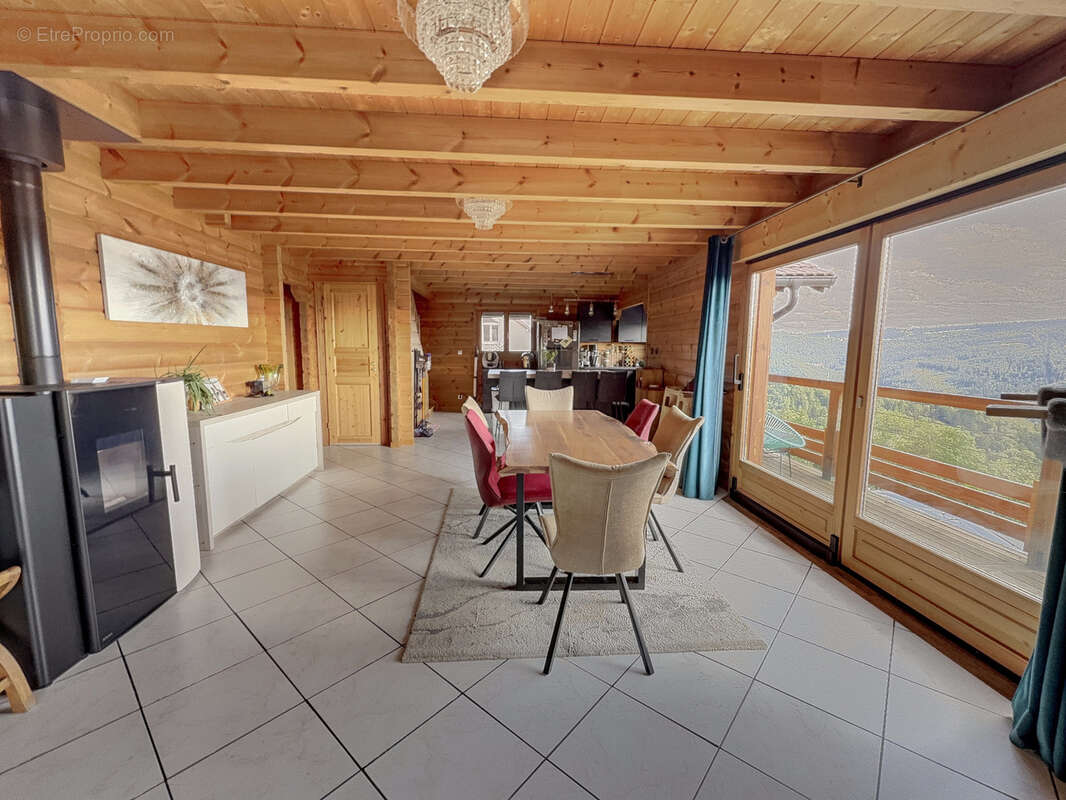 Maison à CHARMAUVILLERS