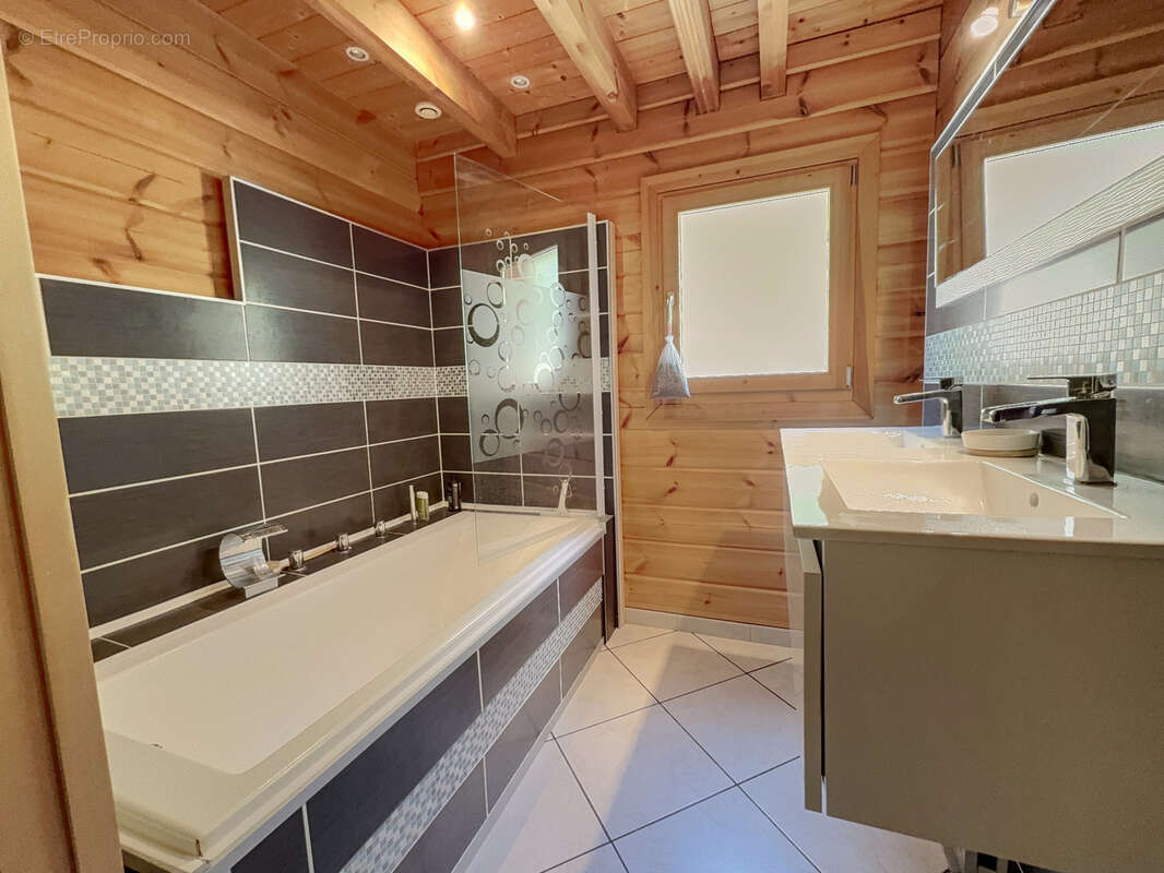 Maison à CHARMAUVILLERS