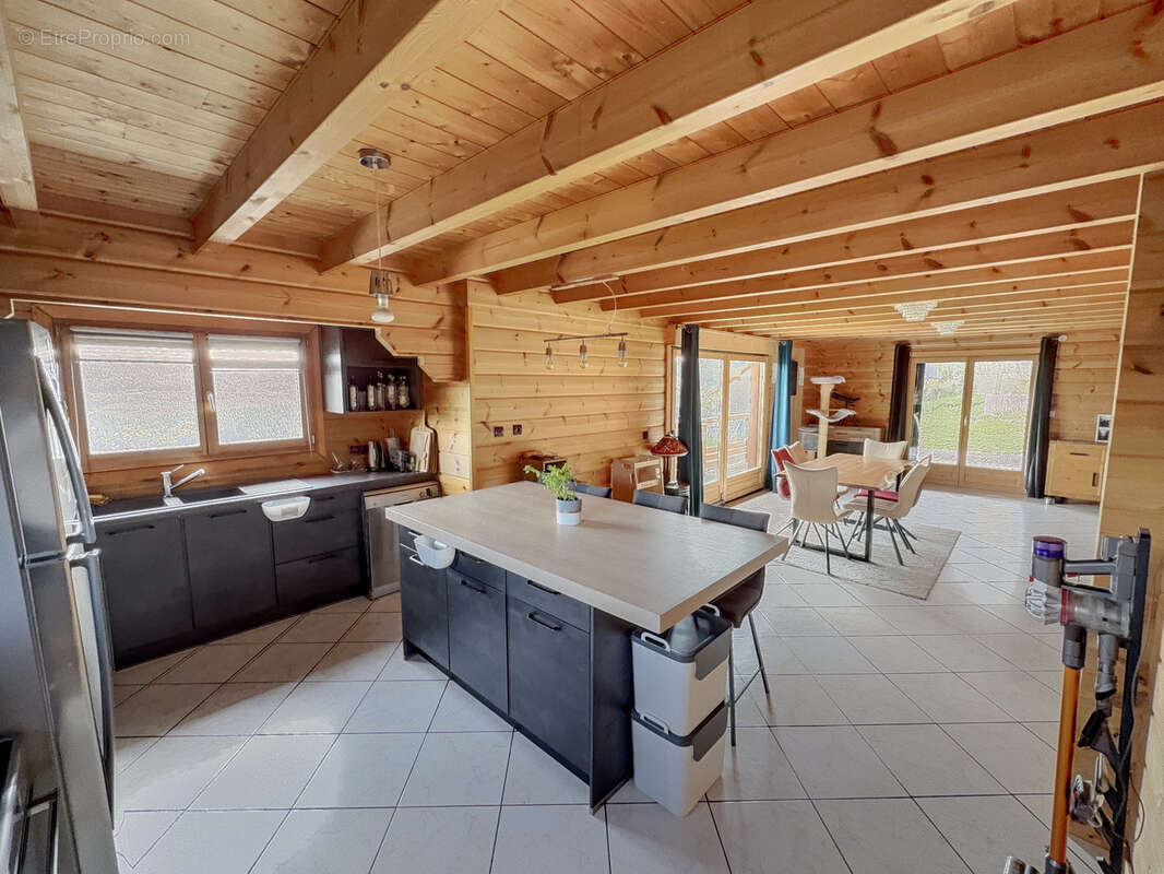 Maison à CHARMAUVILLERS