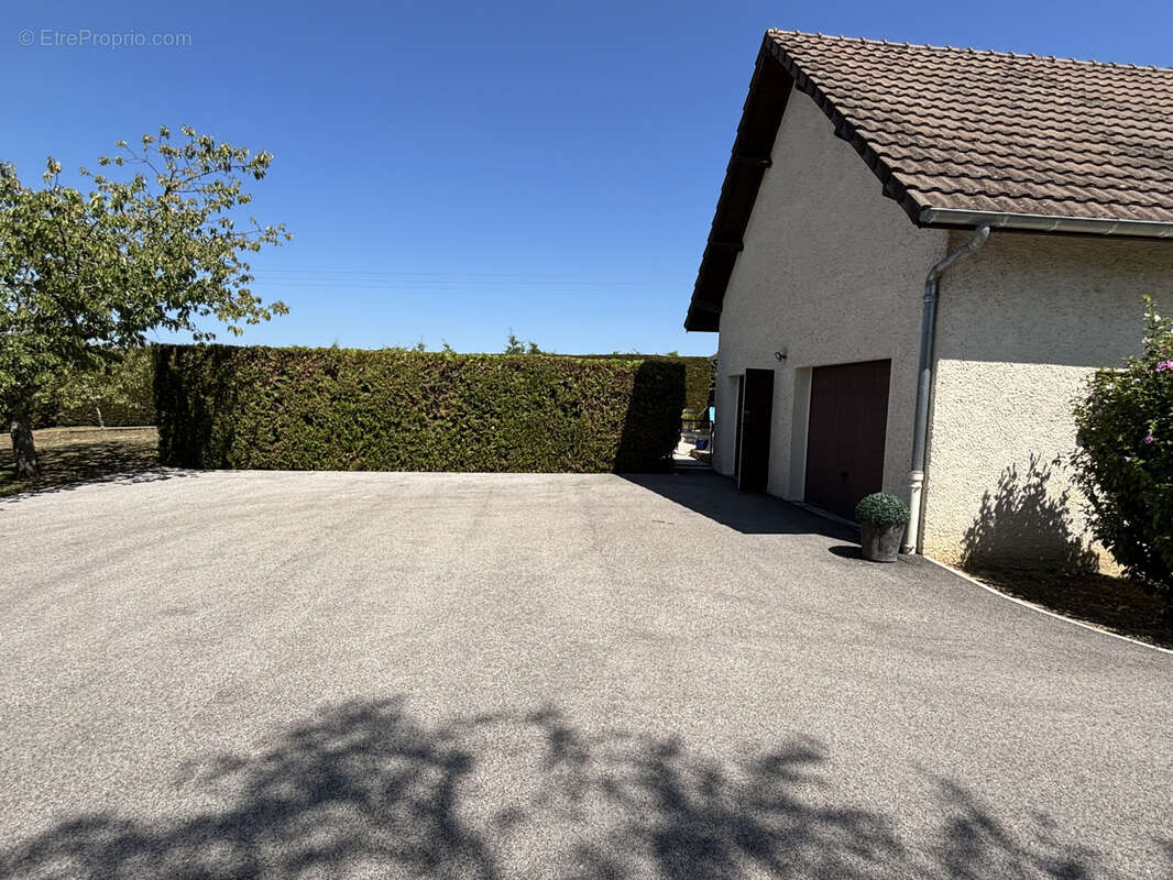 Maison à LA CHARMEE