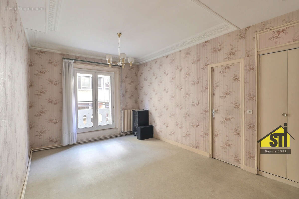 Appartement à PARIS-14E