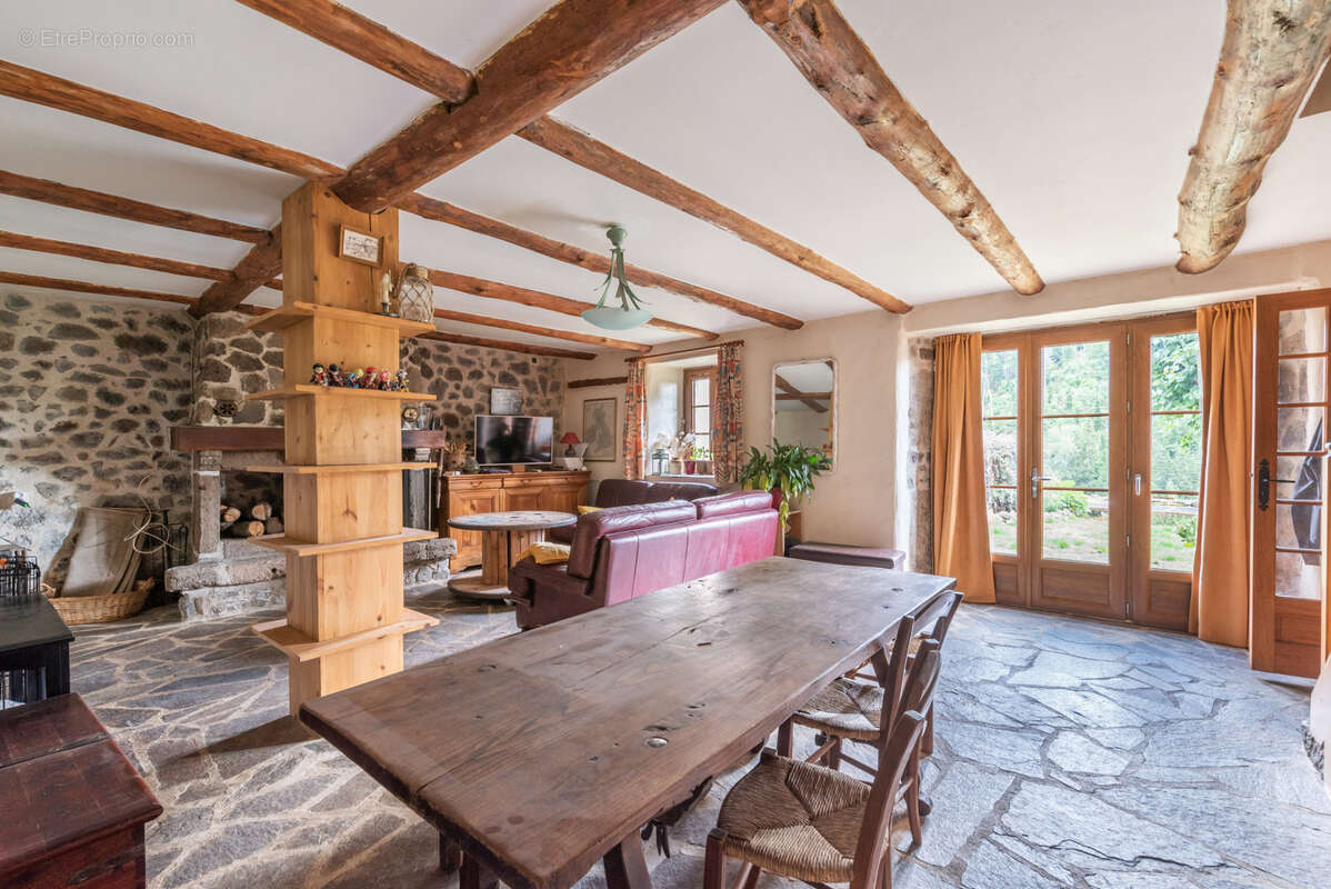 Maison à SIAUGUES-SAINTE-MARIE