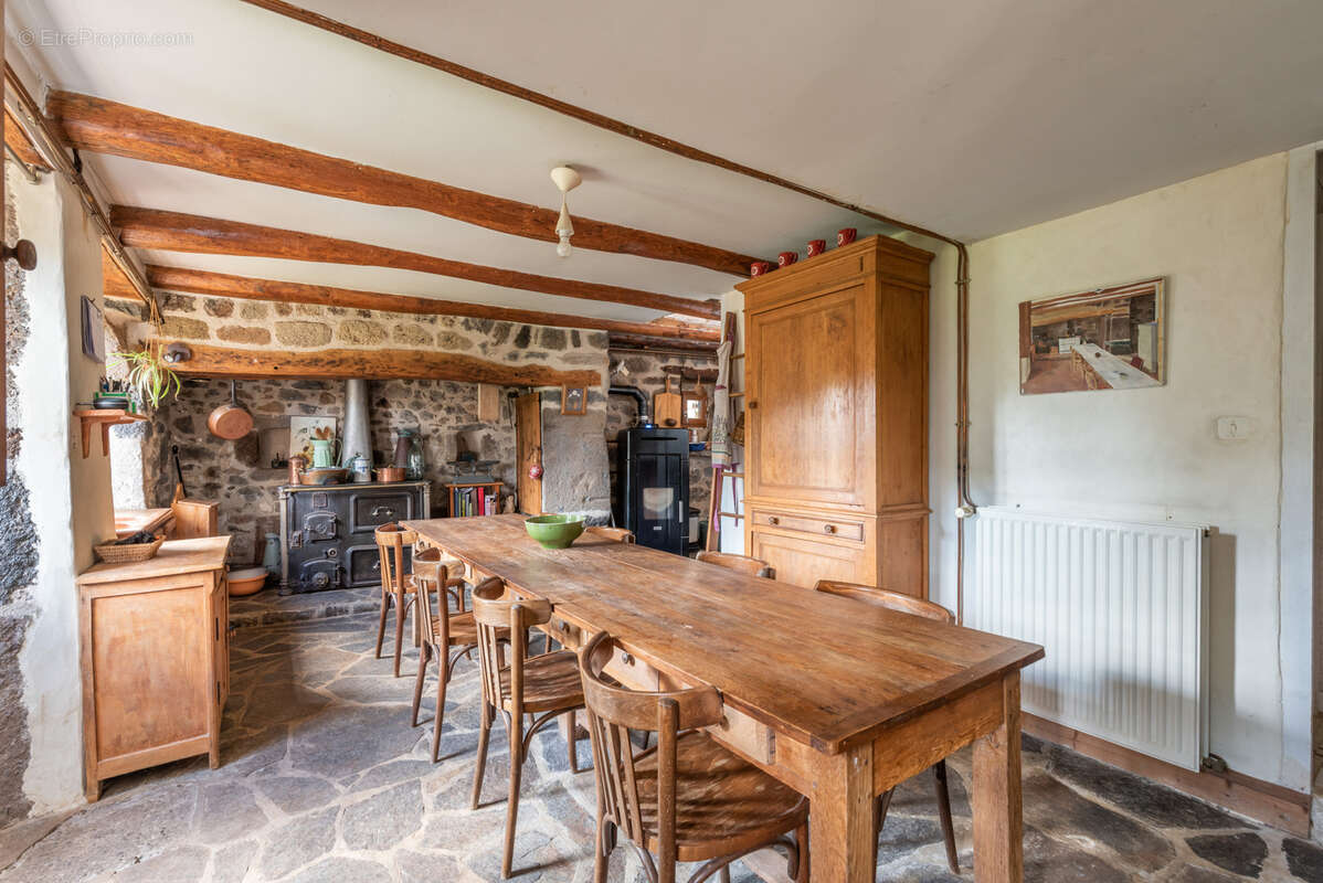 Maison à SIAUGUES-SAINTE-MARIE