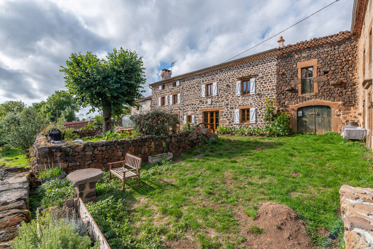 Maison à SIAUGUES-SAINTE-MARIE