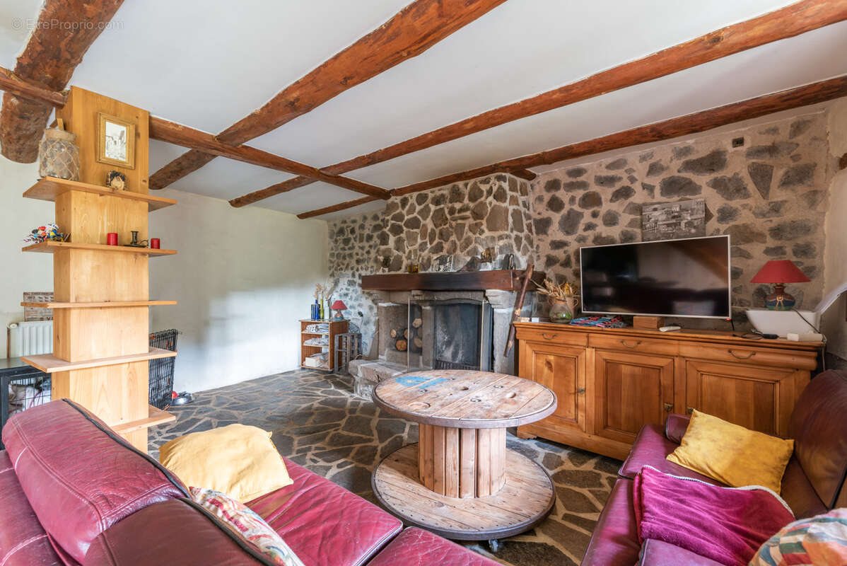 Maison à SIAUGUES-SAINTE-MARIE