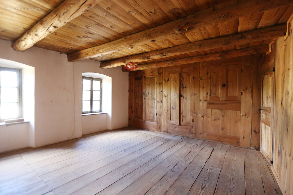 Maison à SIAUGUES-SAINTE-MARIE