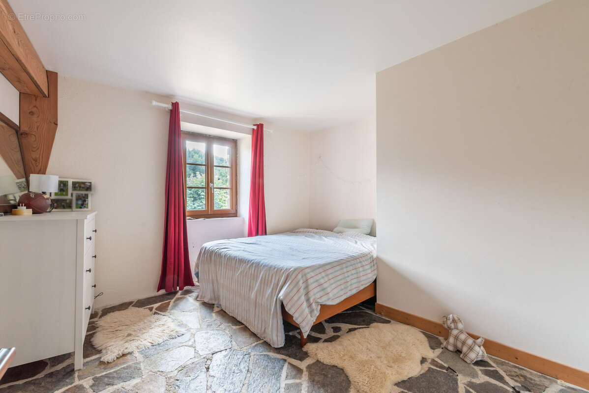 Maison à SIAUGUES-SAINTE-MARIE