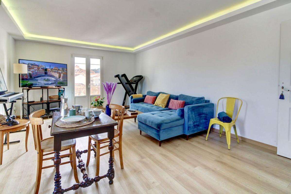 Maison à SAINT-LAURENT-DU-VAR