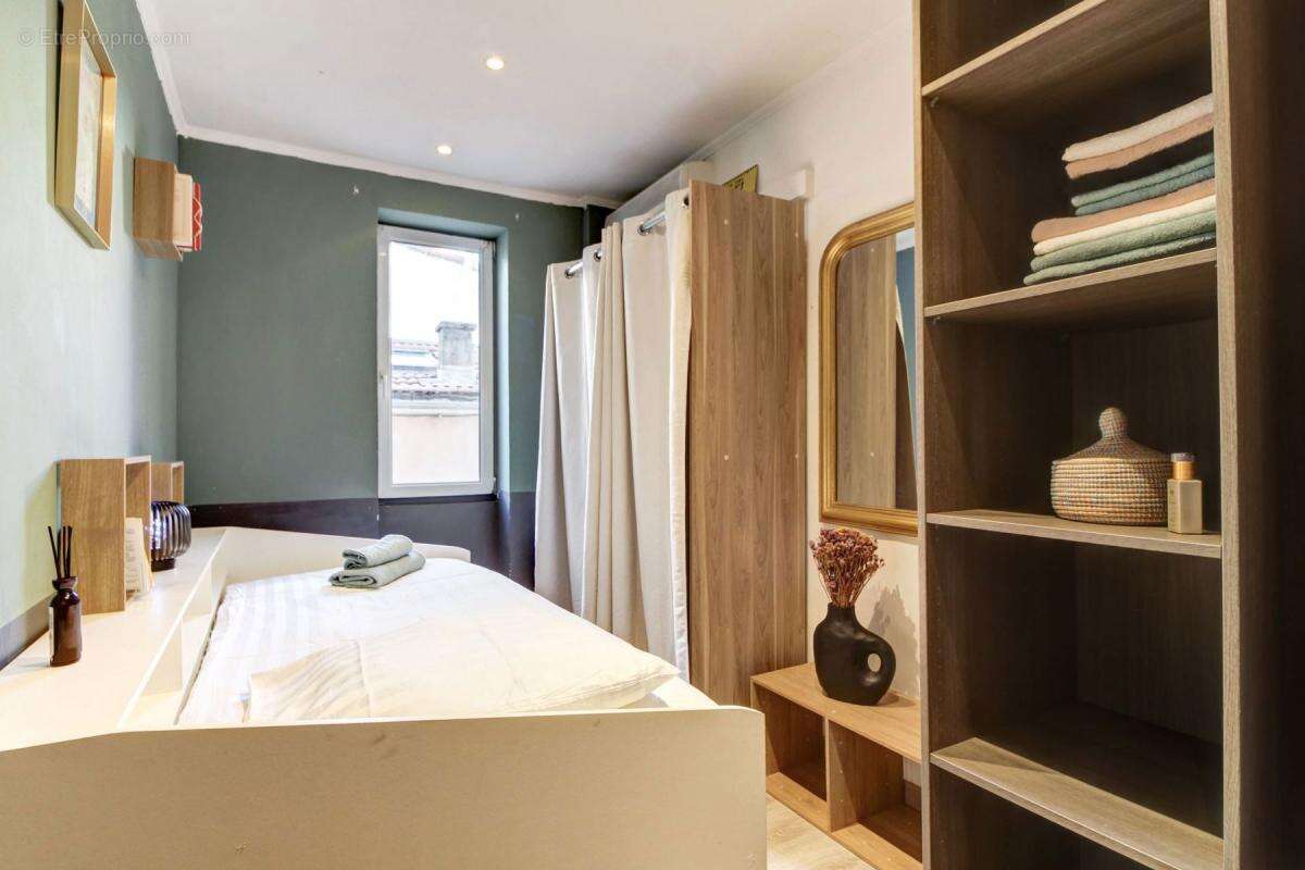 Maison à SAINT-LAURENT-DU-VAR