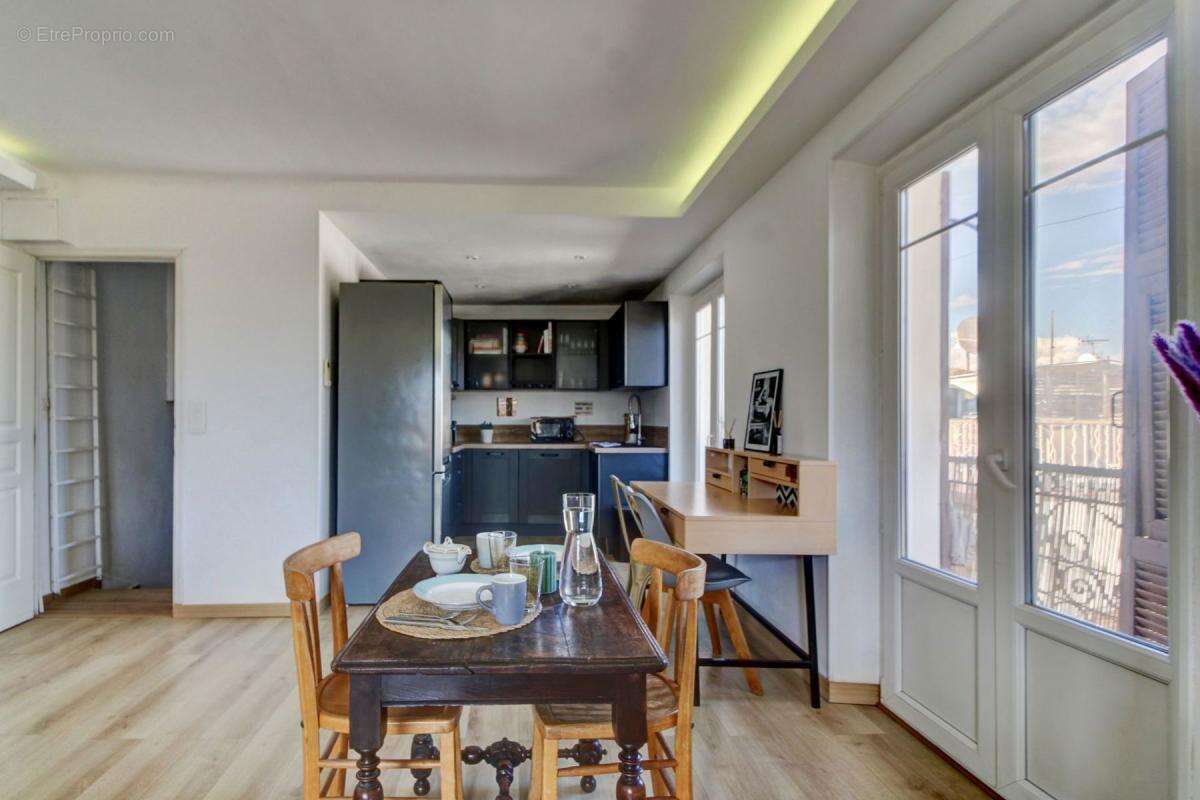 Maison à SAINT-LAURENT-DU-VAR