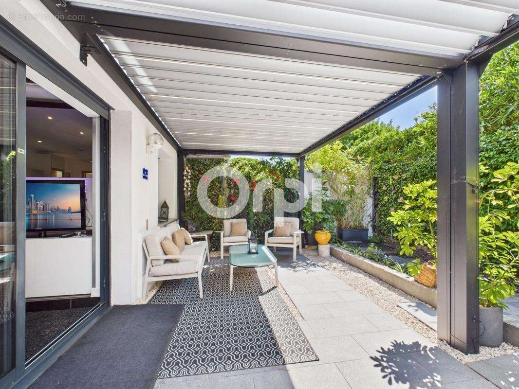 Maison à MANDELIEU-LA-NAPOULE