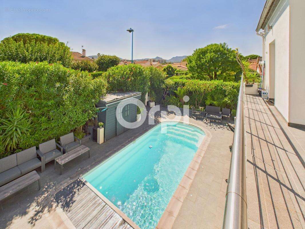 Maison à MANDELIEU-LA-NAPOULE