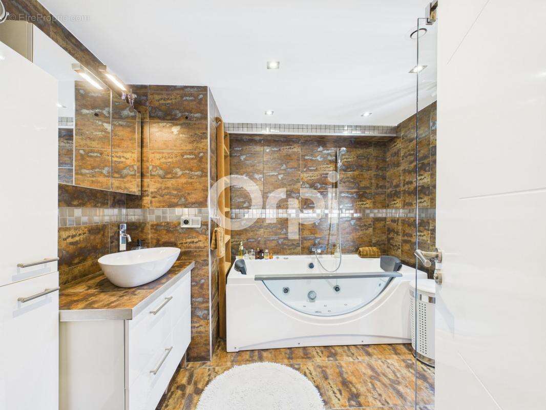 Maison à MANDELIEU-LA-NAPOULE