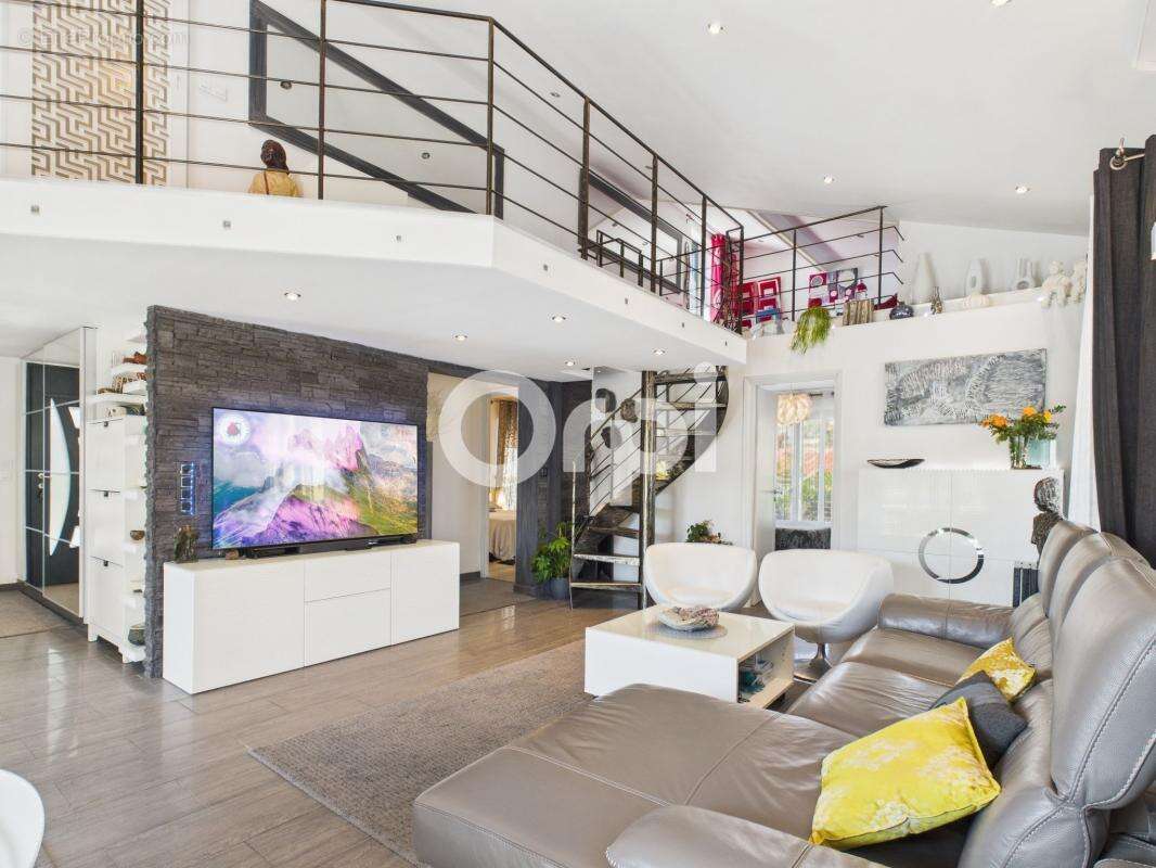 Maison à MANDELIEU-LA-NAPOULE