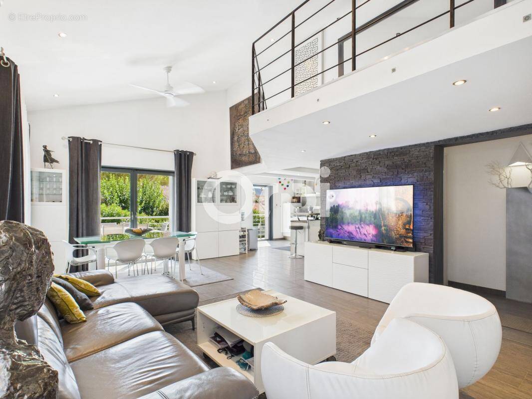 Maison à MANDELIEU-LA-NAPOULE