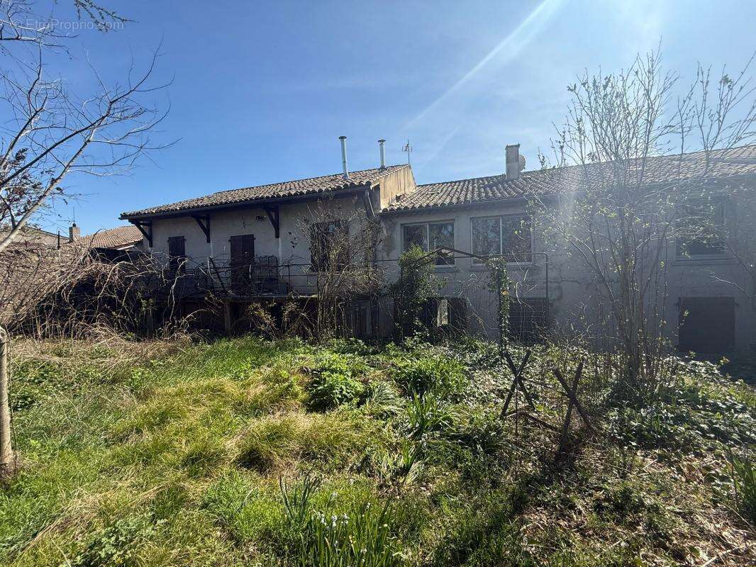 Maison à LABLACHERE