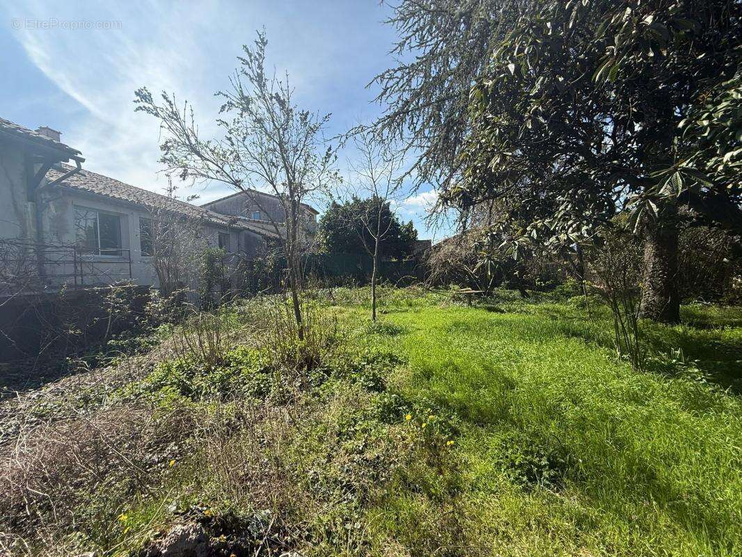 Maison à LABLACHERE