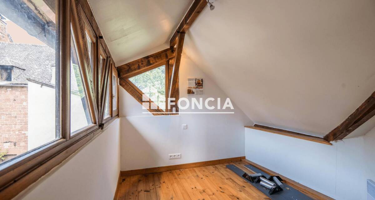 Maison à MARCILLAC-VALLON