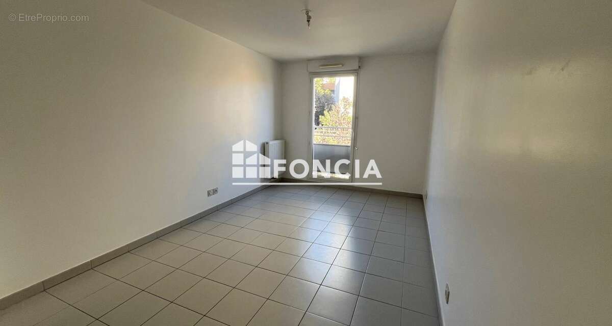 Appartement à MARSEILLE-4E