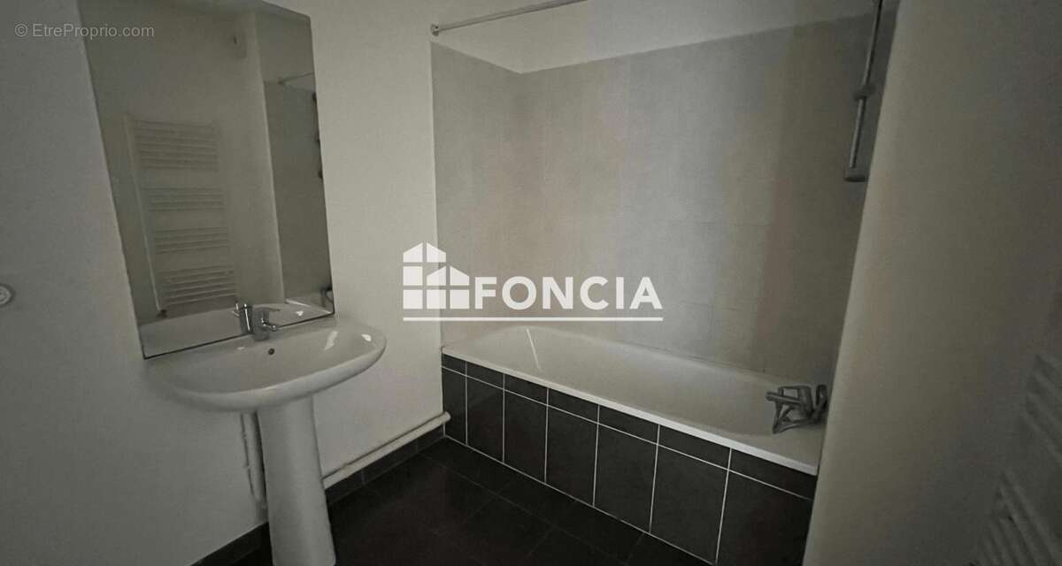 Appartement à MARSEILLE-4E