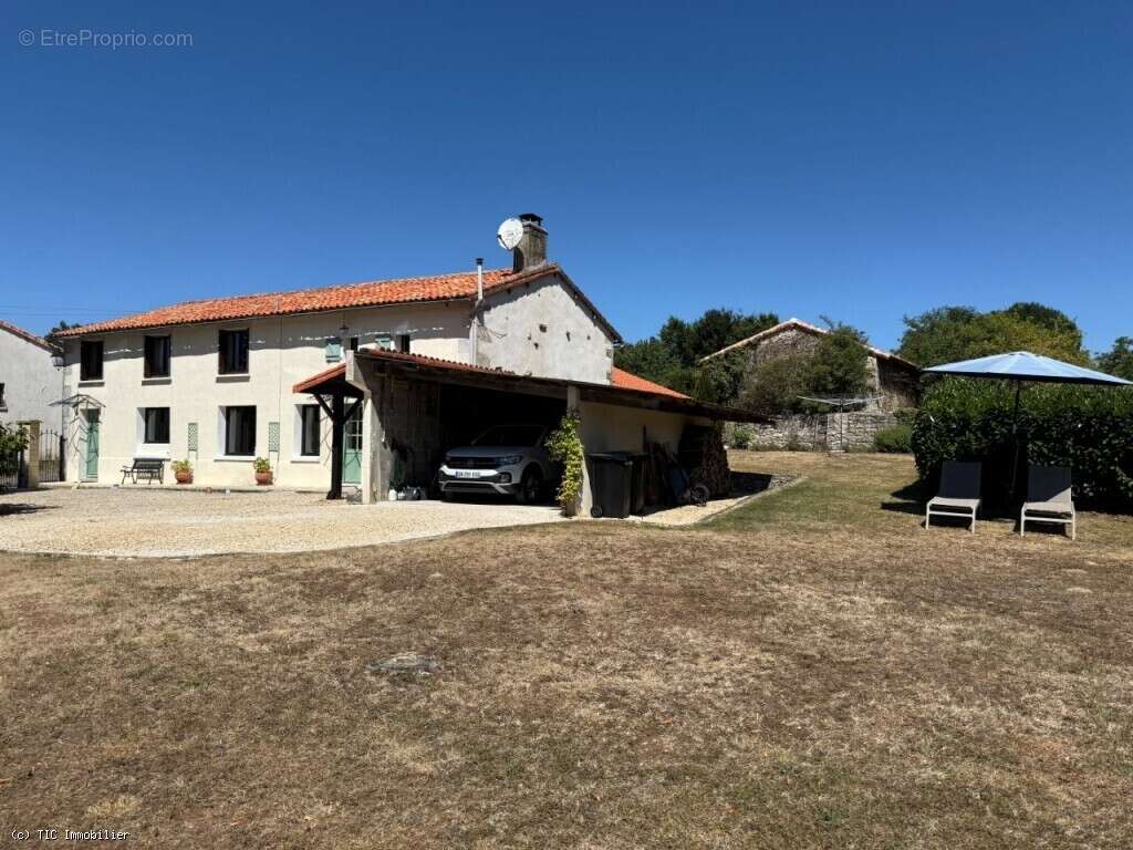 Maison à NANTEUIL-EN-VALLEE