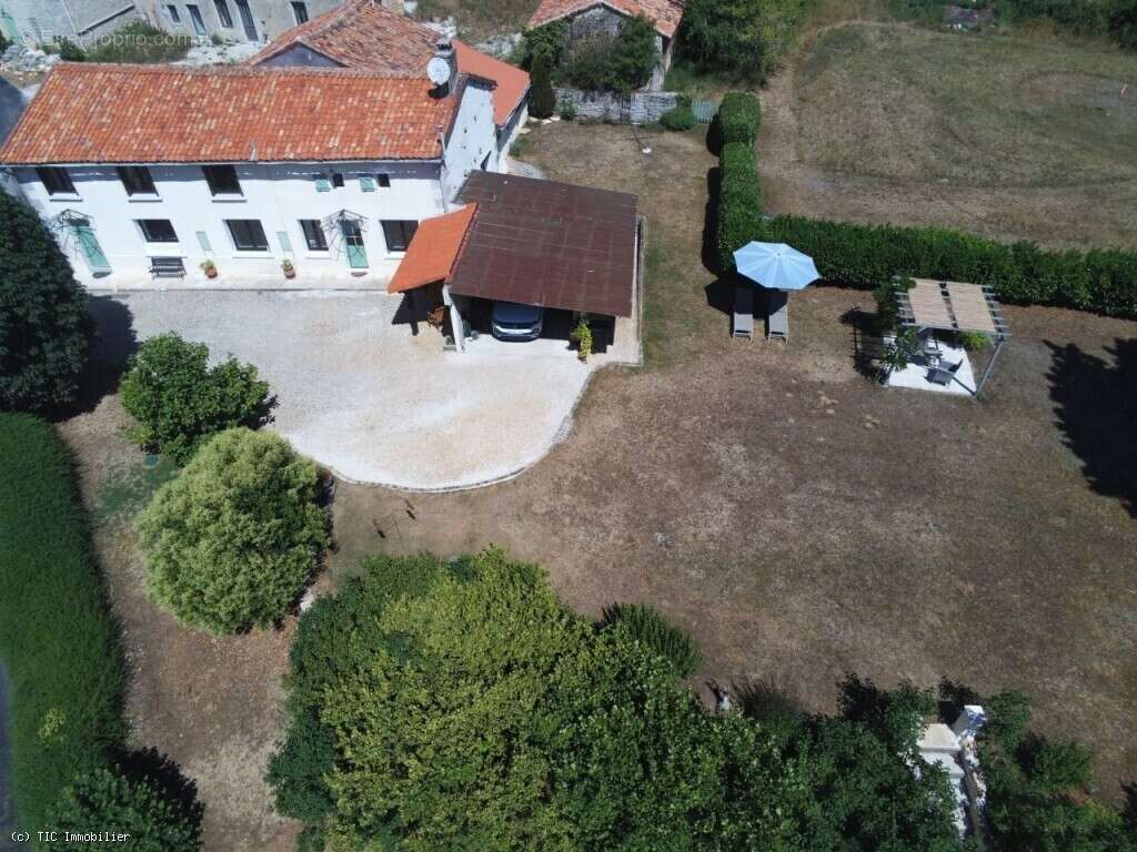 Maison à NANTEUIL-EN-VALLEE