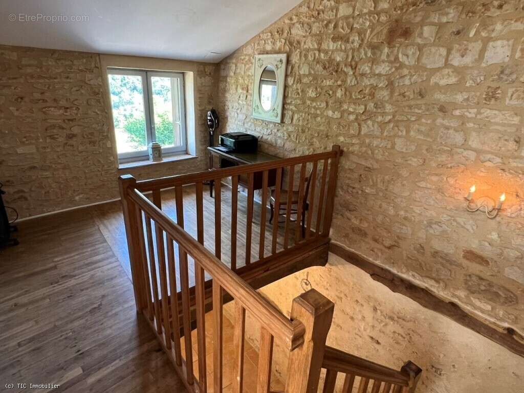 Maison à NANTEUIL-EN-VALLEE