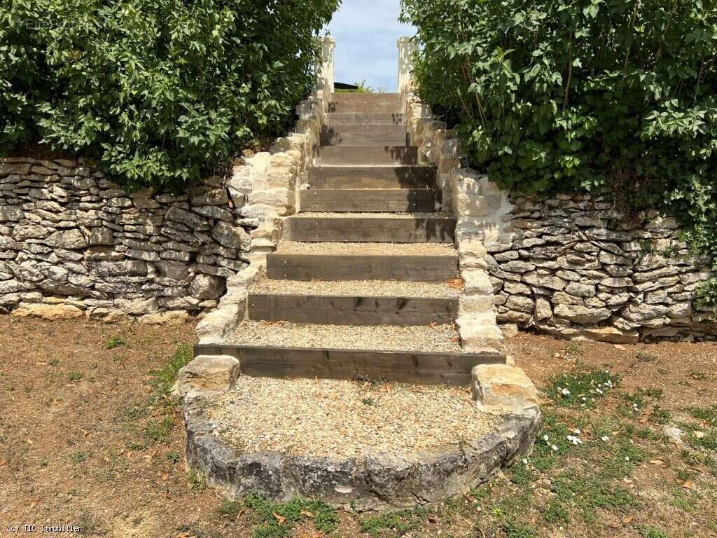 Maison à NANTEUIL-EN-VALLEE
