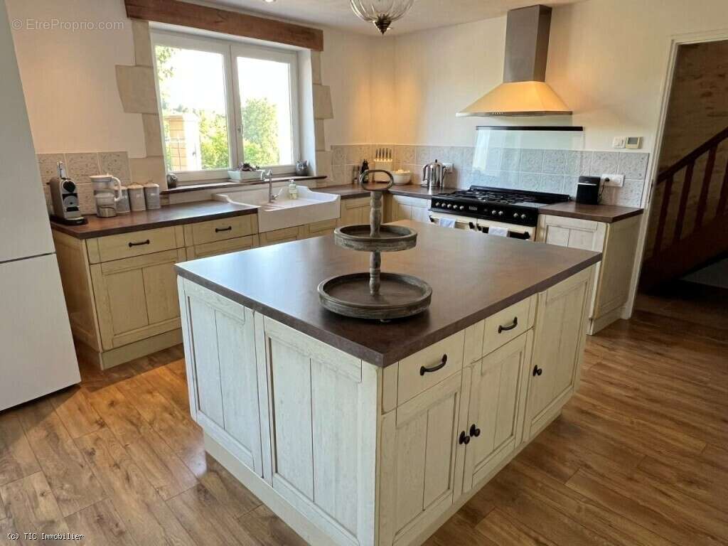 Maison à NANTEUIL-EN-VALLEE