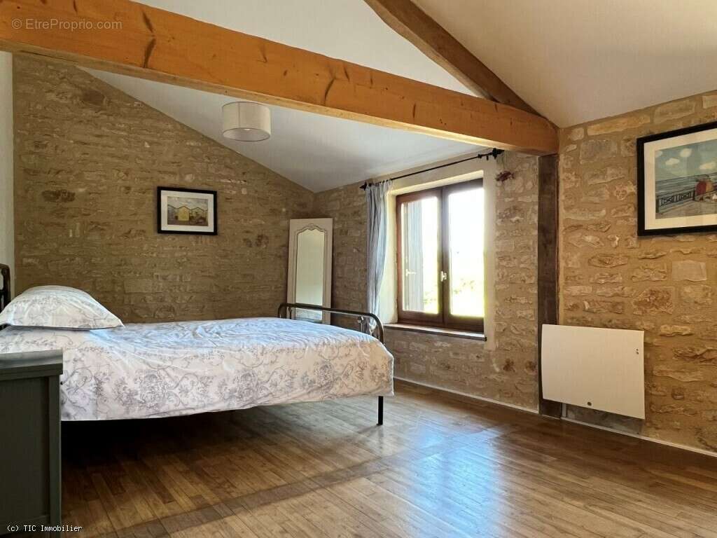 Maison à NANTEUIL-EN-VALLEE