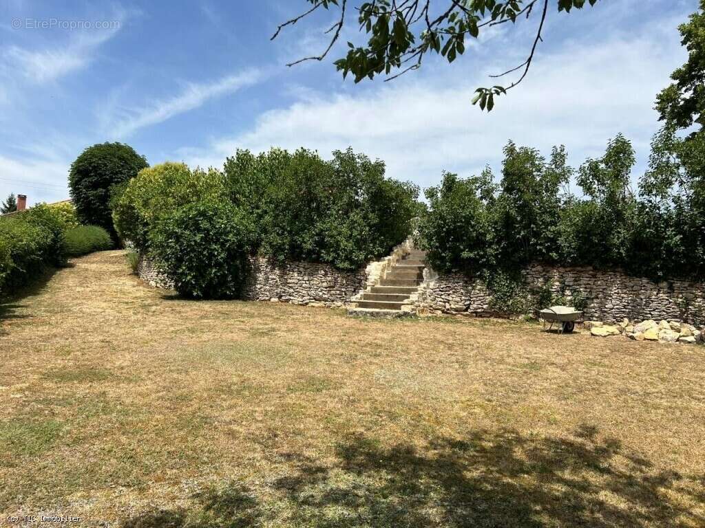 Maison à NANTEUIL-EN-VALLEE