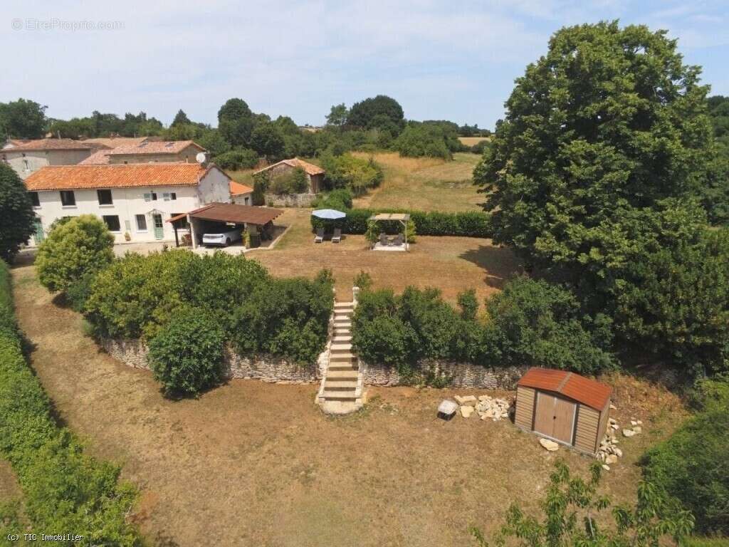 Maison à NANTEUIL-EN-VALLEE