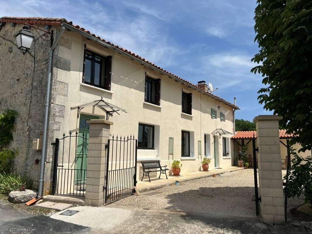 Maison à NANTEUIL-EN-VALLEE