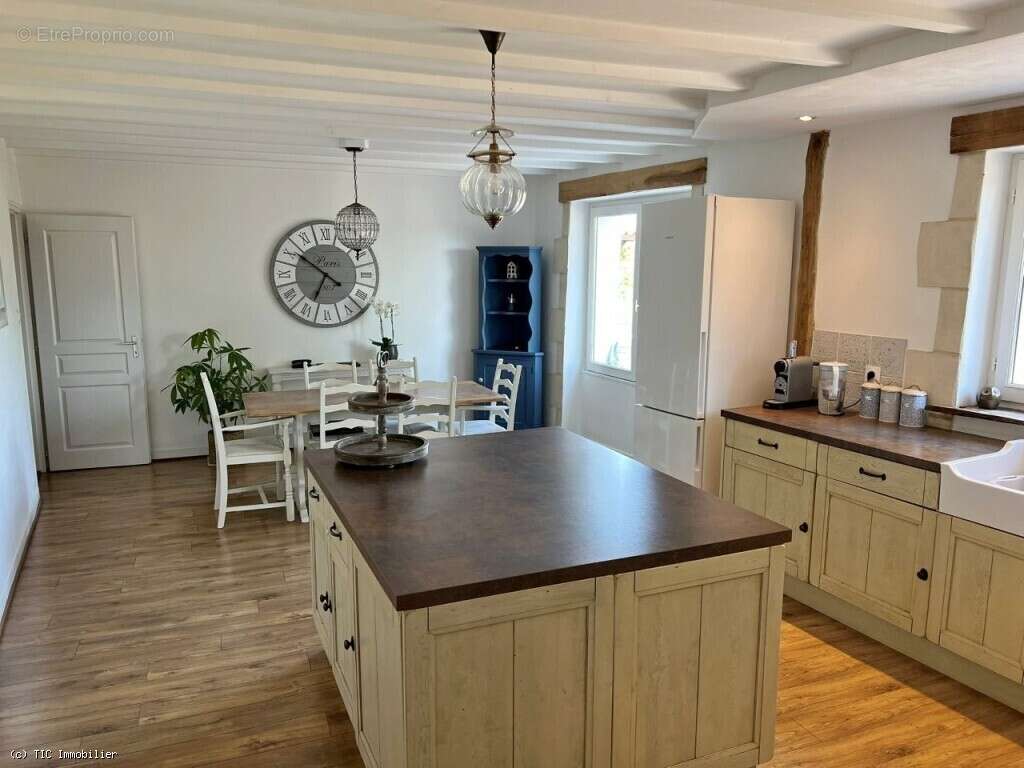 Maison à NANTEUIL-EN-VALLEE