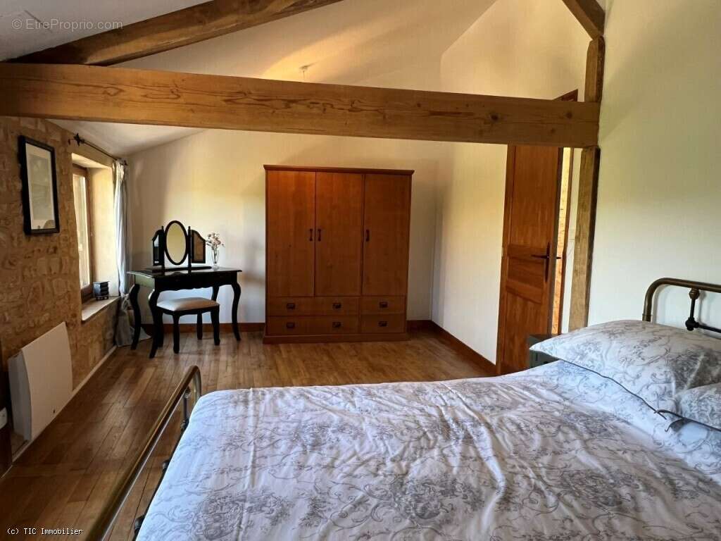 Maison à NANTEUIL-EN-VALLEE