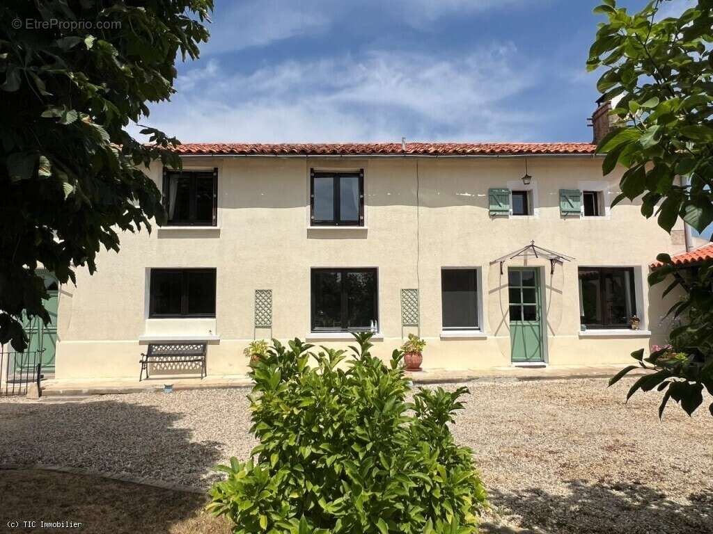 Maison à NANTEUIL-EN-VALLEE