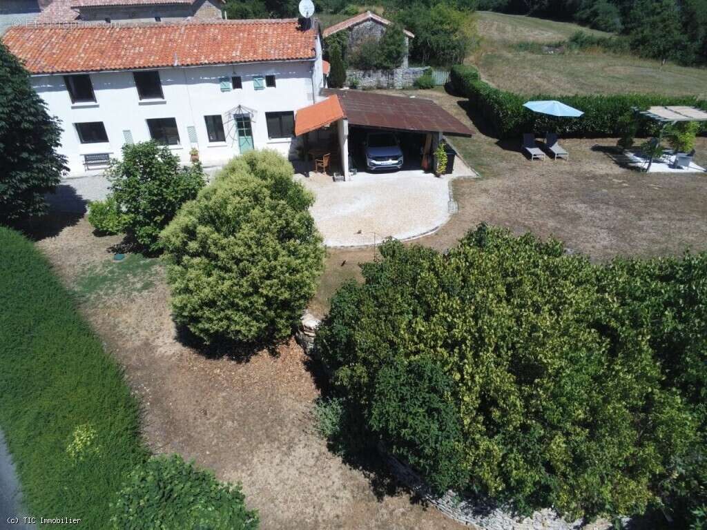 Maison à NANTEUIL-EN-VALLEE