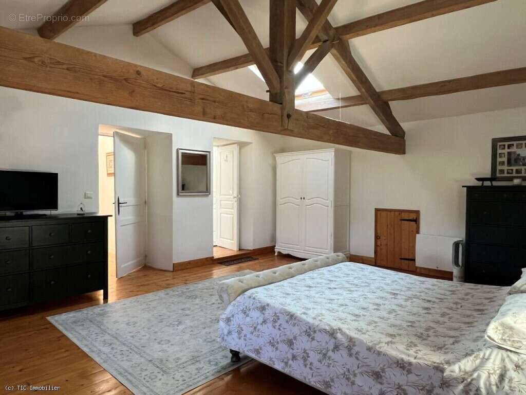 Maison à NANTEUIL-EN-VALLEE