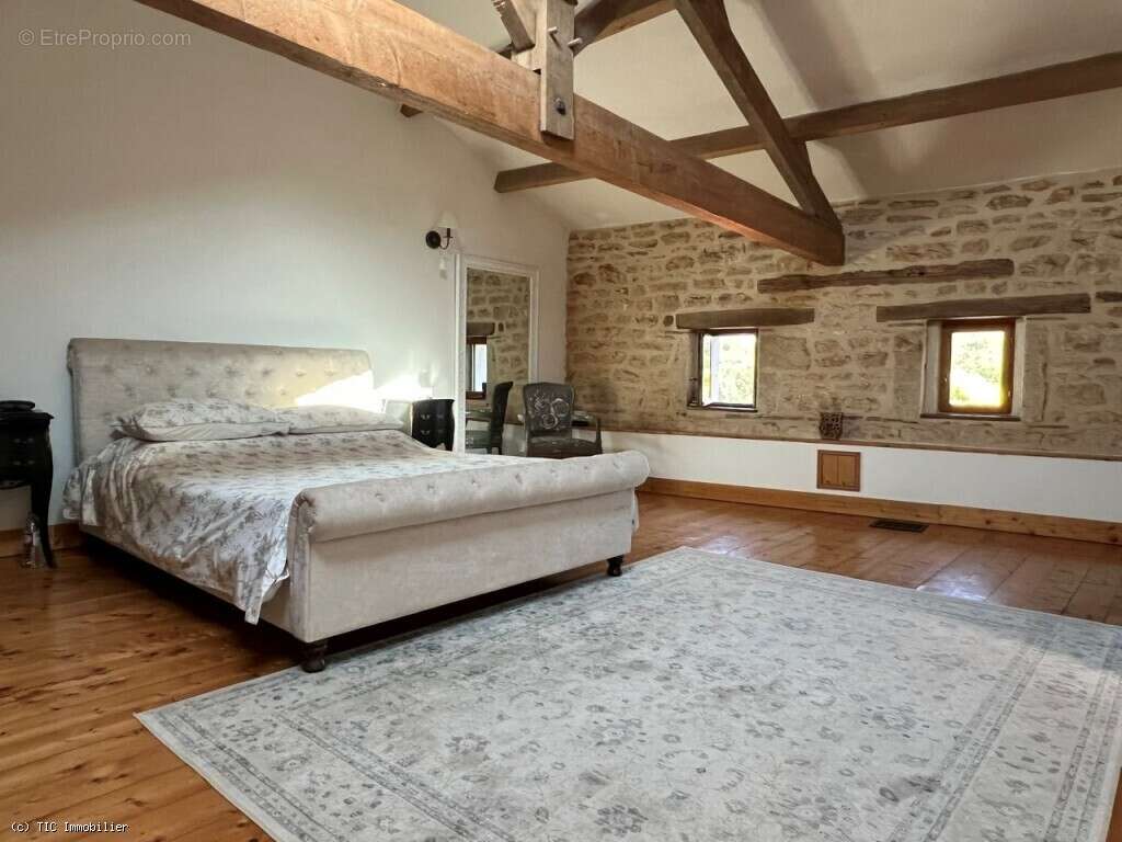 Maison à NANTEUIL-EN-VALLEE